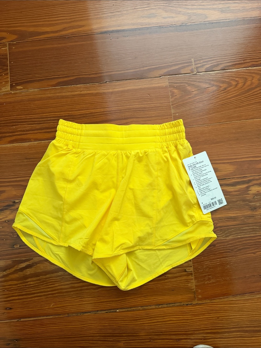 NWT Lululemon Hotty Hot Yellow High Rise Shorts 4” Lined